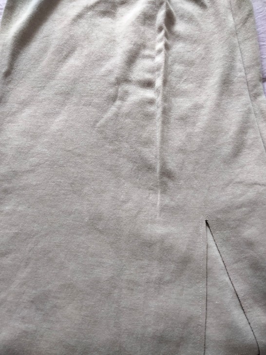 不是夏季款，适合春秋冬的一款毛呢半身裙。体...