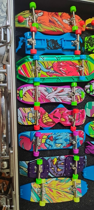 奥迪双钻翼空之巅手指滑板(海外版)