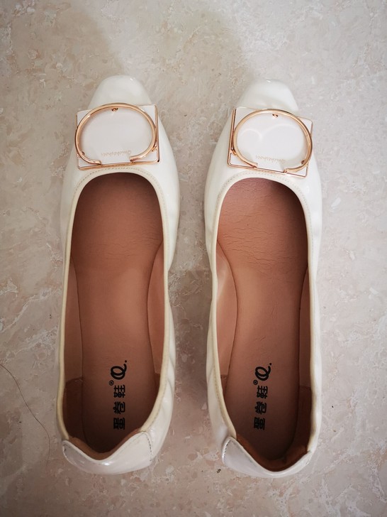 商场买的蛋卷鞋梭跟坡跟内增高鞋底，米白色，...