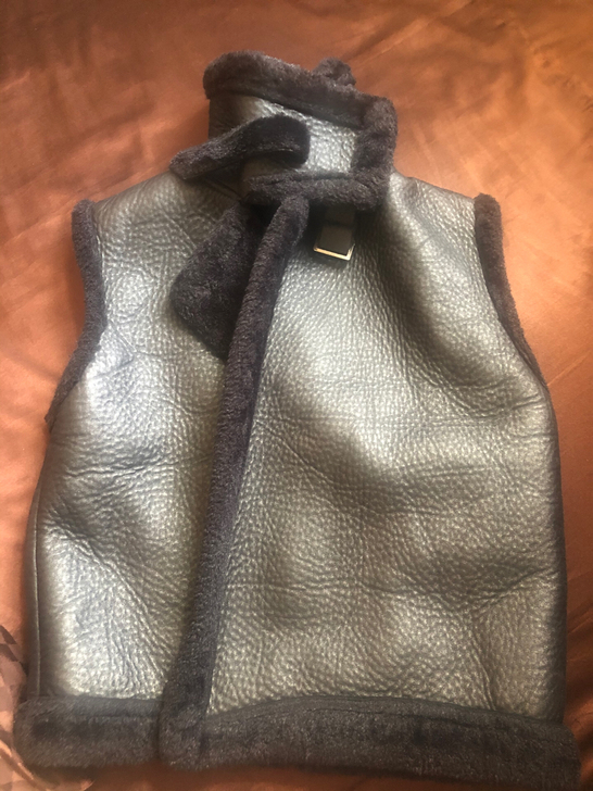 皮毛一体马甲  外皮很柔软 毛虽然不是真毛...