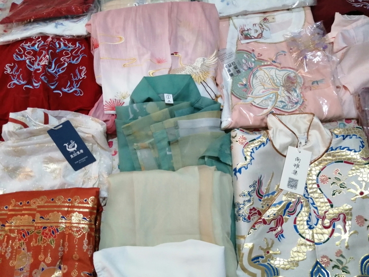 出福袋，出汉服，清衣柜正版汉服女装，不穿山...