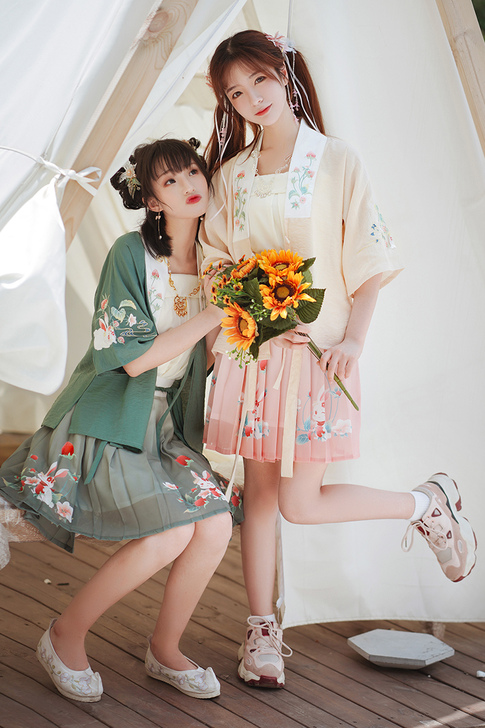 花神记草莓兔原创汉服女中国风齐腰汉元素短裙...