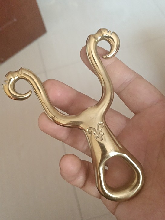 钛钢炫彩藏羚羊户外竞技精准弹弓仅一把有使用...
