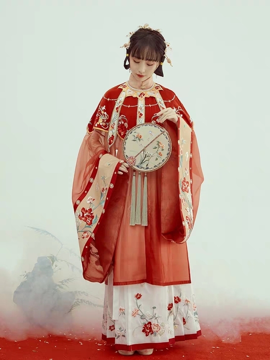 十三余迟迟汉服明制 ,银临联名款