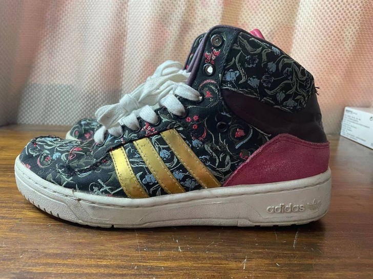 阿迪达斯三叶草高帮板鞋