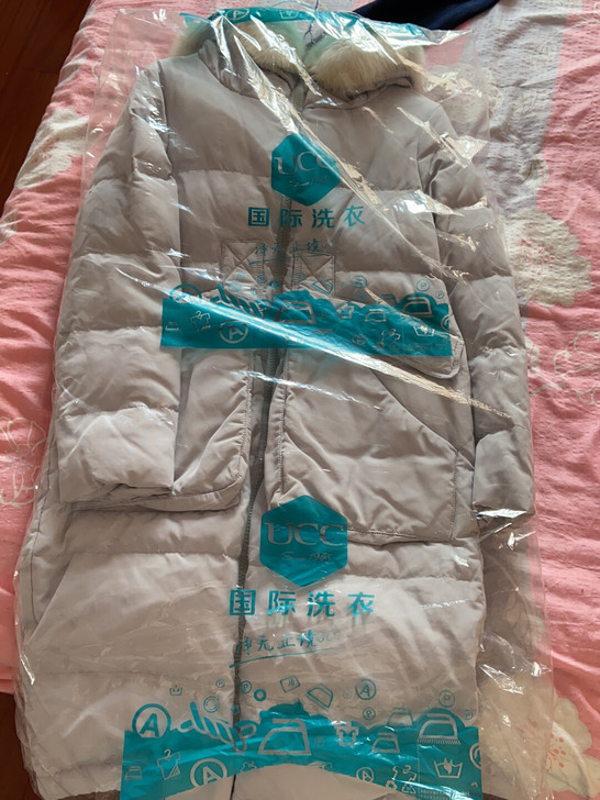 长款羽绒服女式，购于金鹰专柜，当时1590...