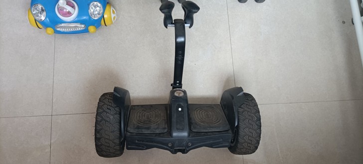 凤凰平衡车，7成新，充电口盖丢失，护具和充...