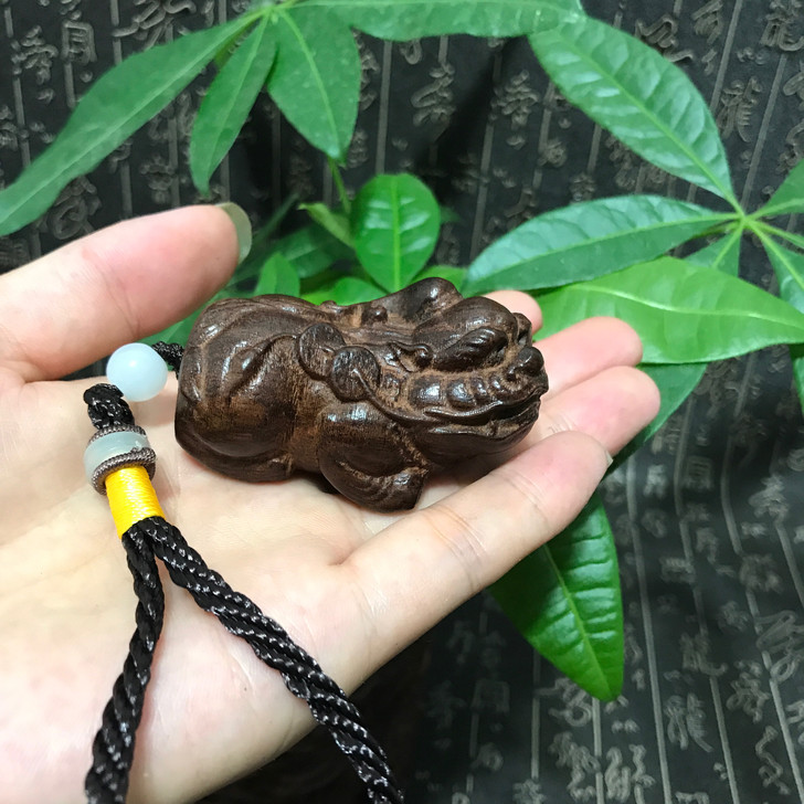 越南沉香木手把件貔貅木雕工艺品摆件实木雕刻...