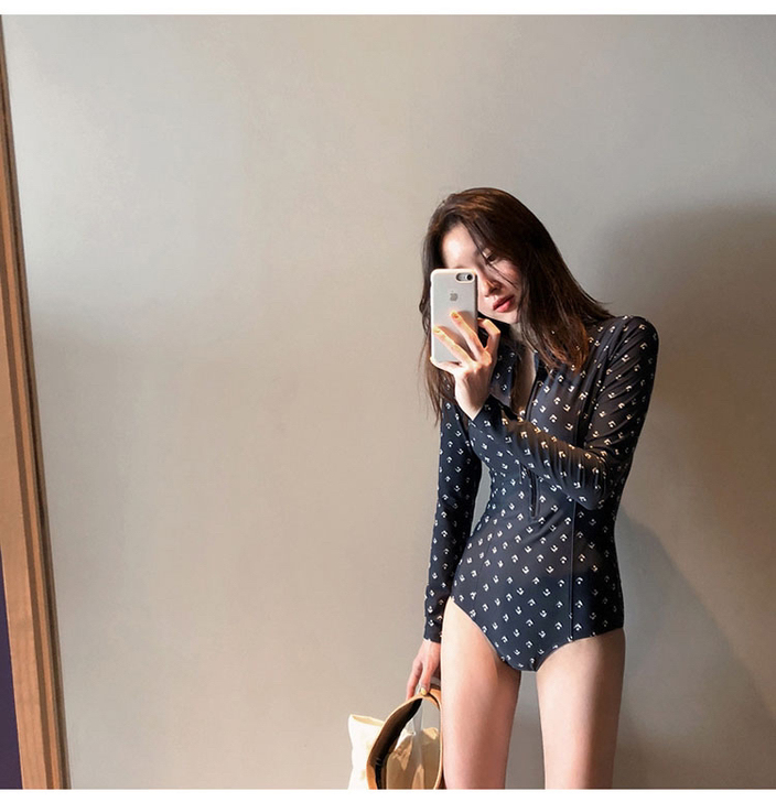 专业泳衣女性感连体保守显瘦遮肚夏季长袖防嗮...