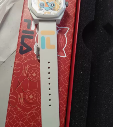 斐乐虎年限定手表，得物买的，1499，戴了...