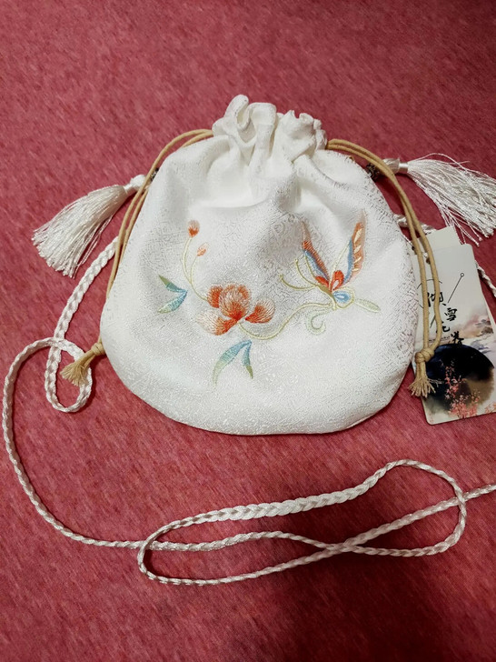 倾雪花眷斜挎汉服包日常百搭款女复古流苏可爱...
