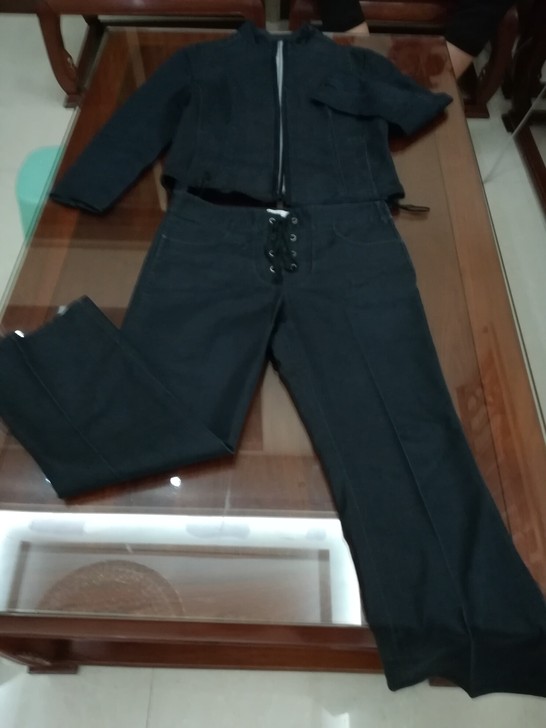 香港专柜购入  外国名牌柔软黑色套装   ...