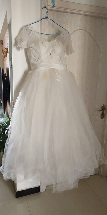 婚纱新娘宫廷新款齐地礼服 领型：一字肩 婚...