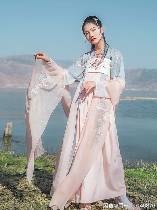 汉尚华莲汉服月痕 穿一 无瑕疵