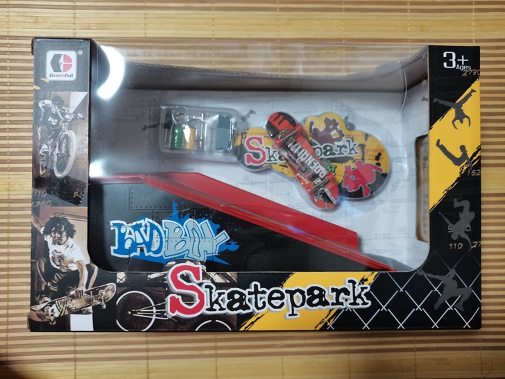 拇指滑板，活动奖品，全新未拆封。