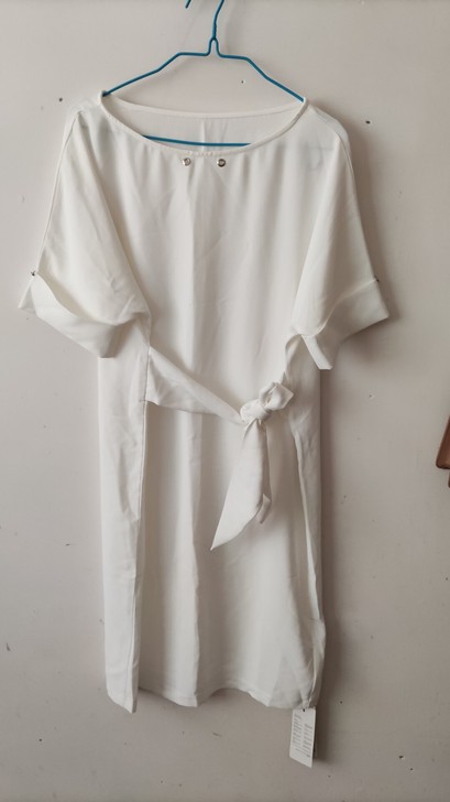 品牌专柜点裳连衣裙,M码。