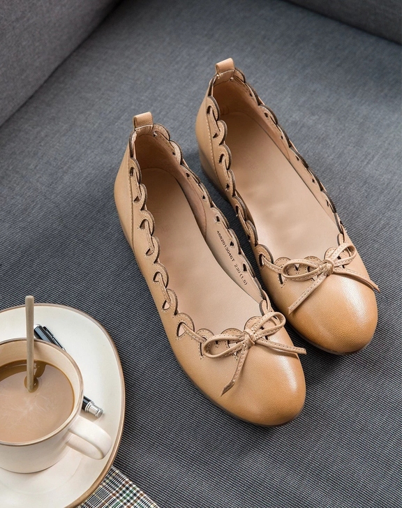 茵曼 羊皮内增高蝴蝶结套脚单鞋浅口镂空坡跟...