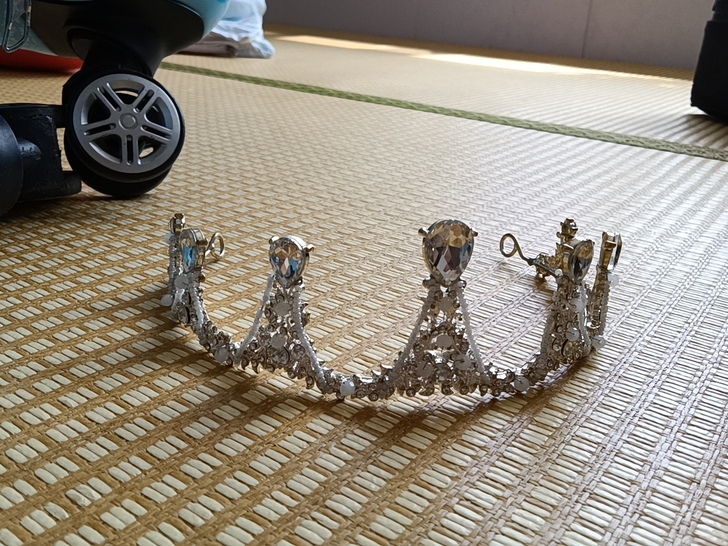 新娘影楼跟妆，新娘白纱皇冠7成新，两个19...
