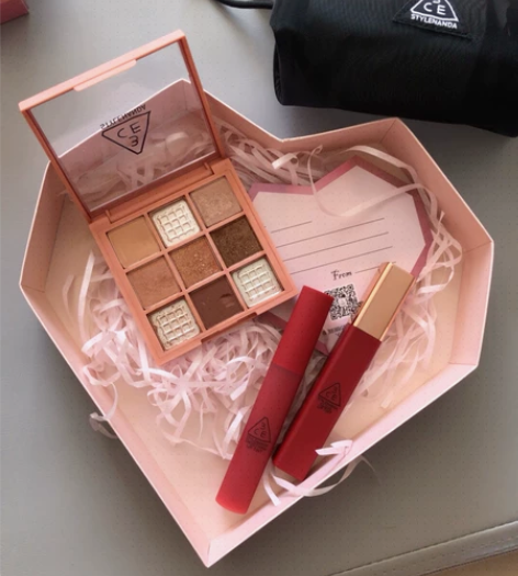 3ce套盒出一个福利款，一个眼影#OVER...