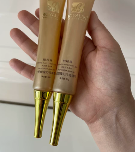两只眼霜 一瓶面霜 在送一瓶还剩三分之一的...