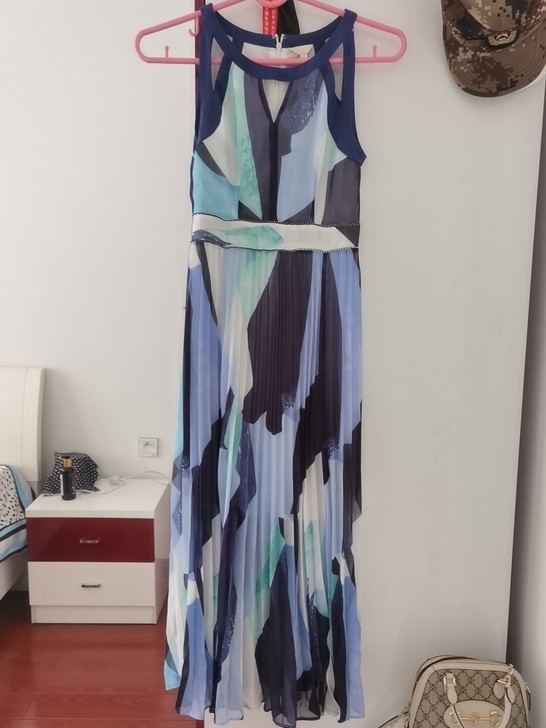 雪纺长裙，尺码m，仅穿过一次，60出不退换。