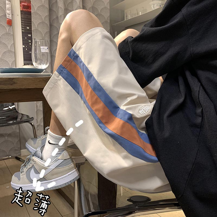 实物和图片上颜色差不多，我不适合这个颜色就...