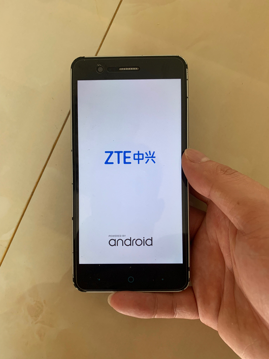 中兴4g手机 功能完好