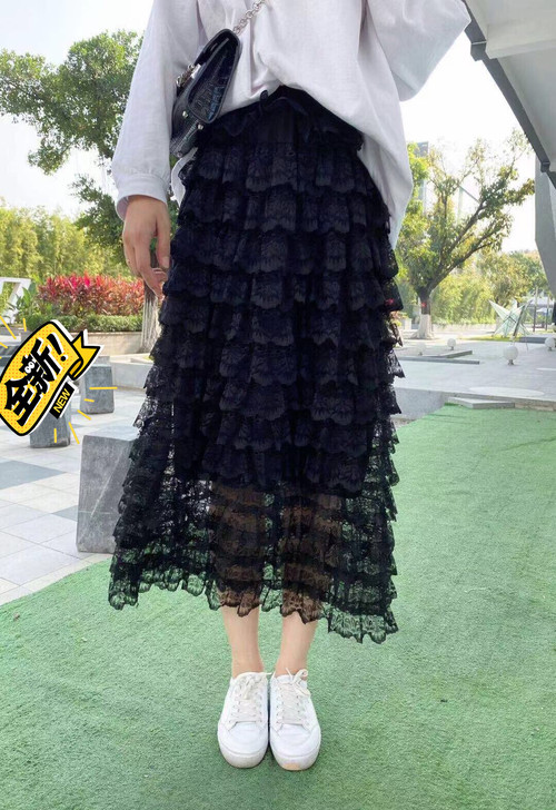 家里买了3条相同款式的蛋糕裙，所以处理一条...