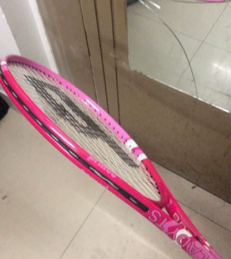 王子网球拍，有瑕疵，不影响使用 感兴趣的话...
