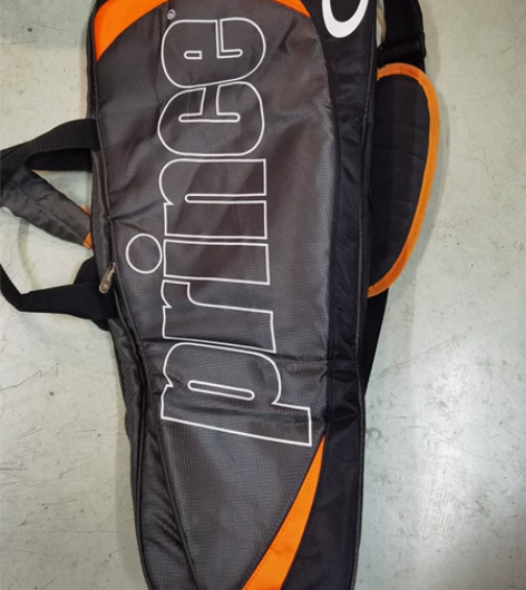 王子 网球包 单肩 能装三只网球拍。 空间...