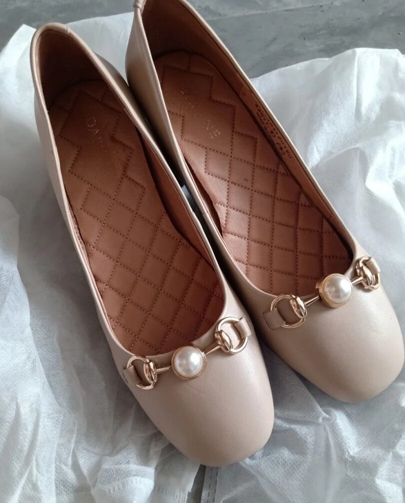 达芙妮裸粉低跟单鞋羊皮舒适休闲百搭36码