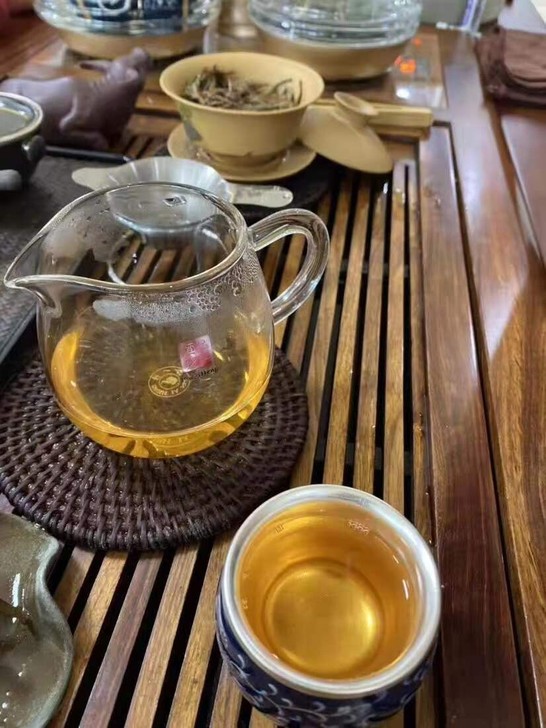 凤凰单枞通天香,汤色金黄明亮,姜花香气清高...