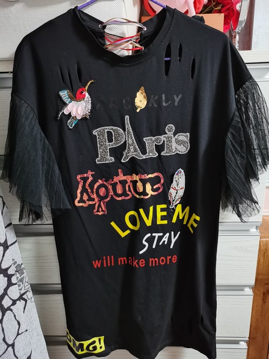 女生体恤胸围52裙长87，衣服没有瑕疵褪色...