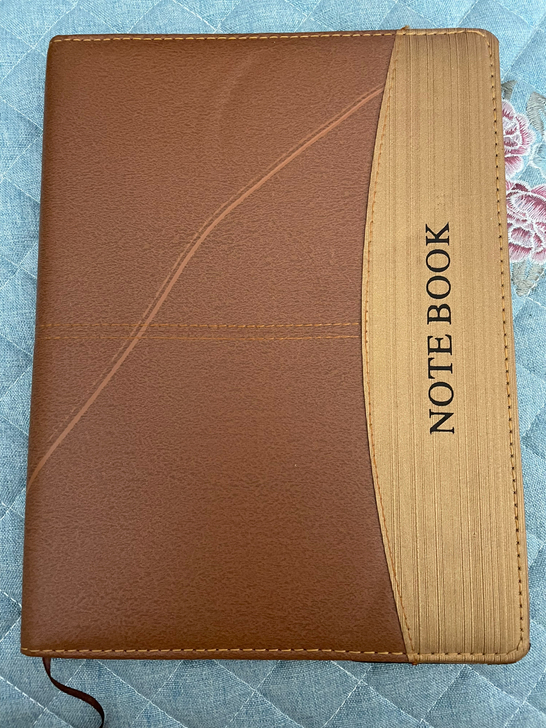 记事本，笔记本，买了就写了一页纸，已经撕掉...