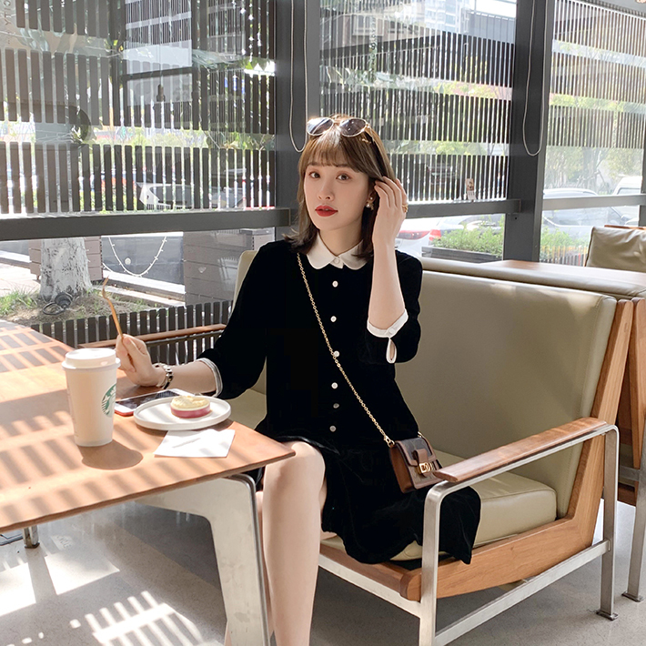 恩家汇黑色五分袖连衣裙女春秋2020新款丝...