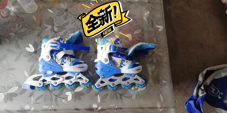 全新轮滑鞋35-38码，闲置在家转给有需要...