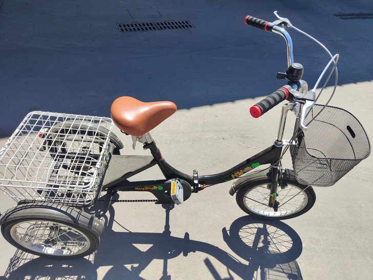 老人生病,代步小三轮不让骑了,九八成新,有...