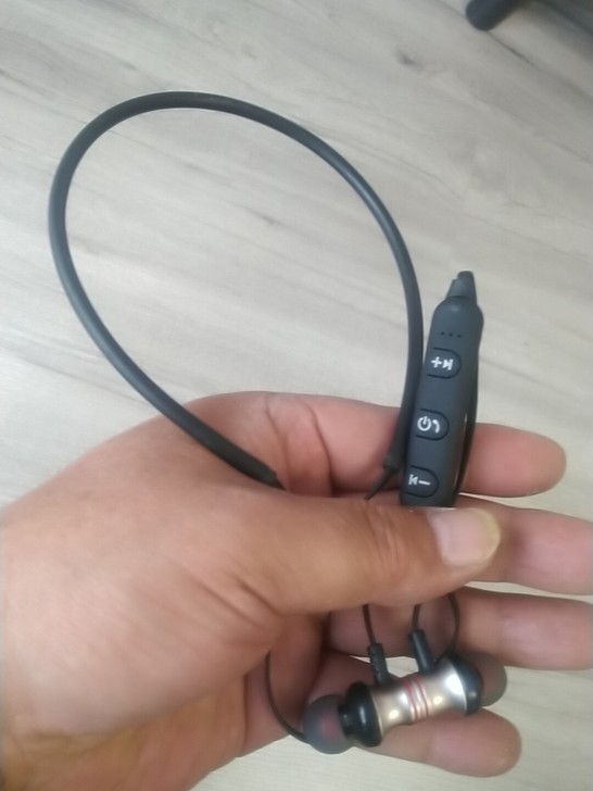 项圈式蓝牙耳机