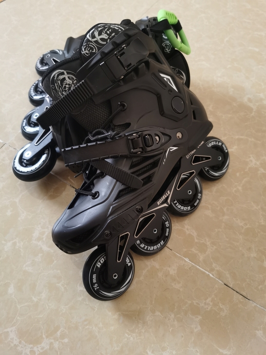 99新溜冰鞋滑轮41码,买是42码,但我4...