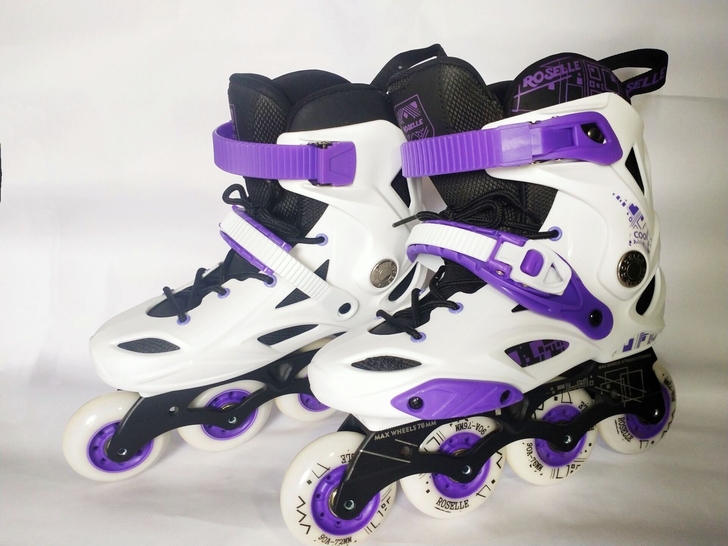 打折低价出售！！！款式很酷，质量很好，鞋码...