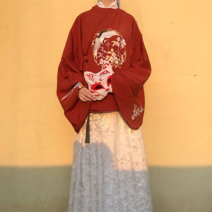 明制圆领刺绣琵琶袖