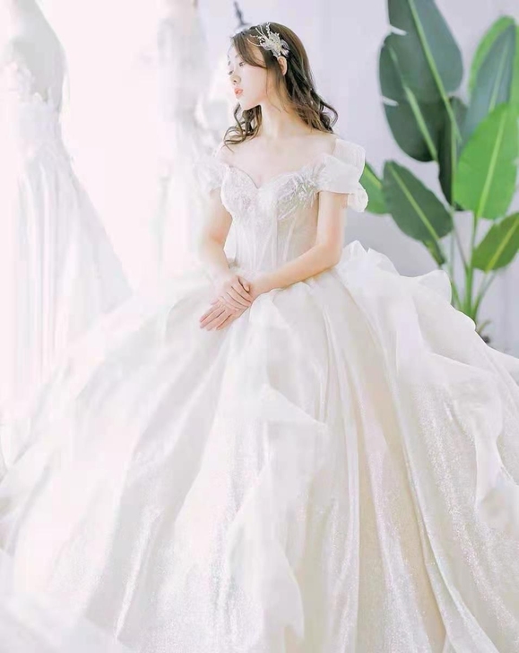 一字肩法式婚纱九成新尺码可调节 穿过一次 ...