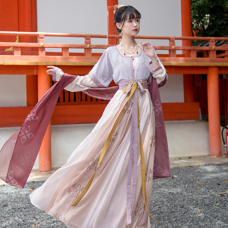 远山乔 民族装舞台装