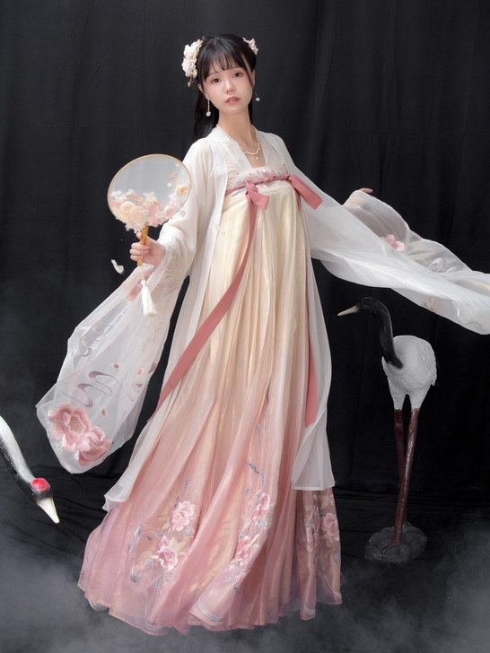 【汉服出租】远山乔比翼（人间水蜜桃）