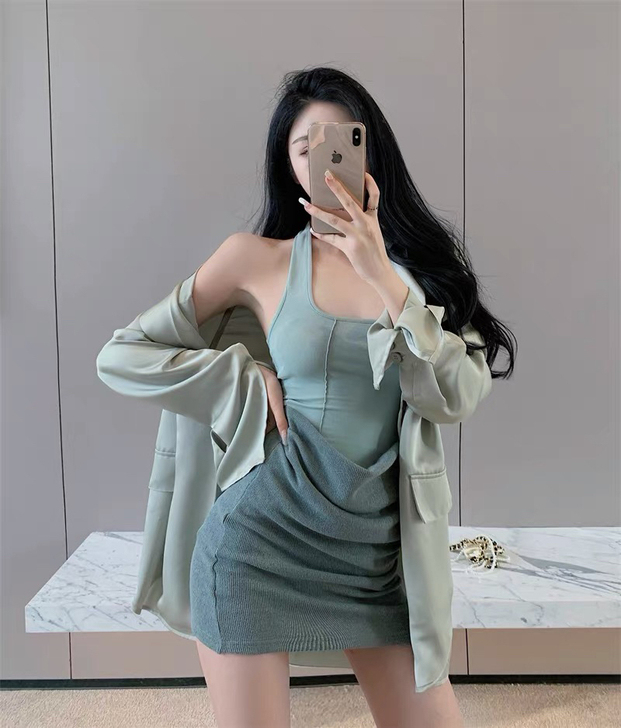 绿色打底，套裙，小黑裙