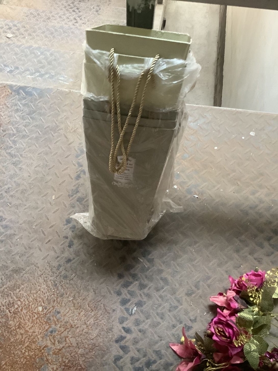 高档花篮盒，进货价20多，现赔钱转让