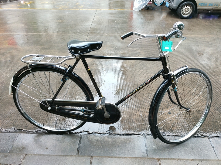 上世纪八二年上海自行车三厂生产的凤凰PA1...