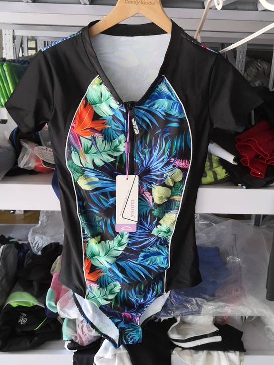 全新女士连体泳衣，品牌全新带吊牌，尺码xl...