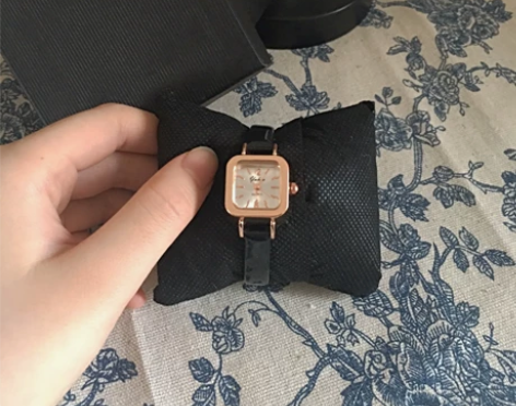 全新包邮法国小众手表女ins泫雅风复古方形...