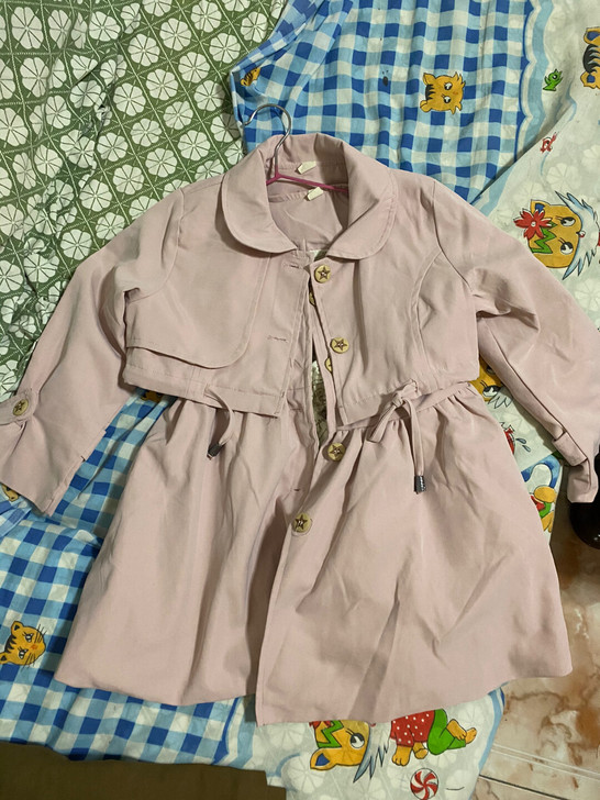 女宝风衣 裙子套装 110码  偏小 建议...